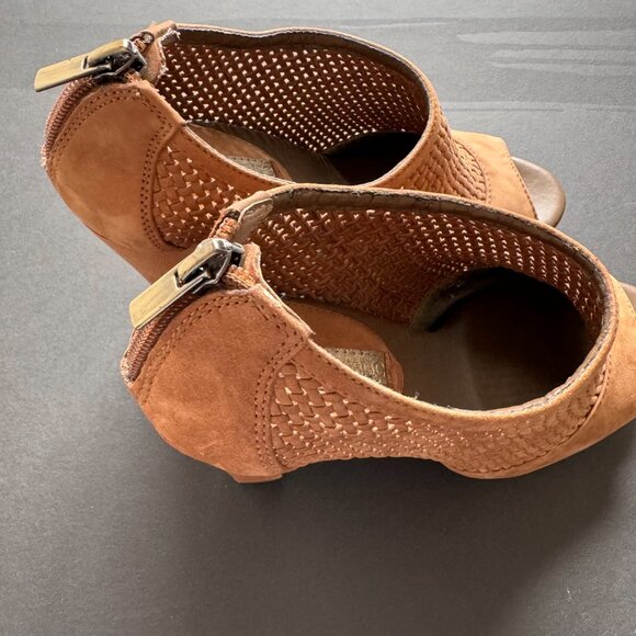 Banana Republic Tan Brown Woven Suede Peep Toe Ankle Bootie Heels Size 6 - Picture 11 of 15